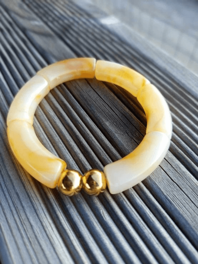 Bracelet perles tubes incurvées acryliques marbrées Khazaana Jaune