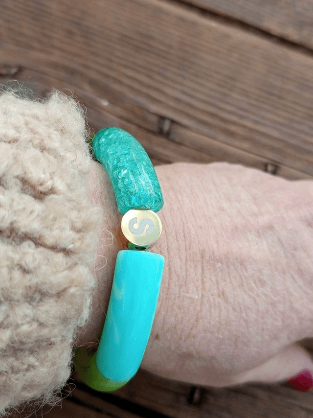 Bracelet perles tubes incurvées acrylique Anjali Neele Hare