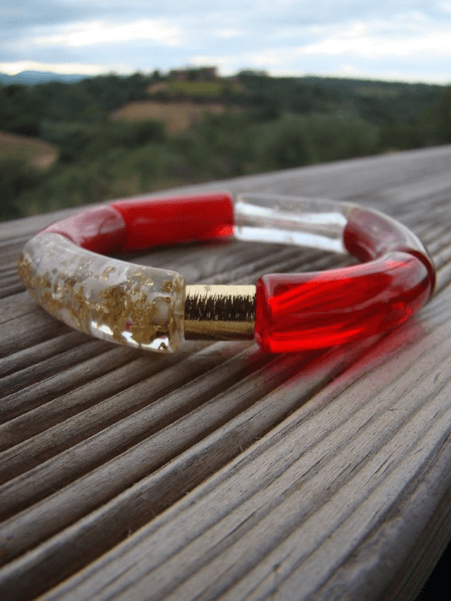 Bracelet perles tubes incurvées Chandra Maanik rouge et paillettes