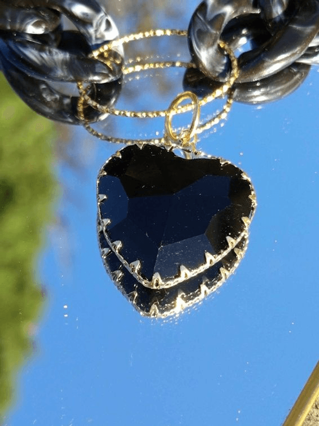 Collier en grosses mailles en acrylique Kaala coeur noir