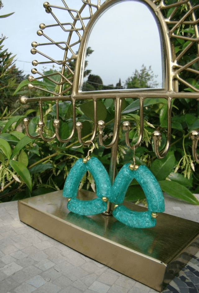 Boucles d'oreilles perles tubes incurvées craquelées Roshanee Samudree Hara
