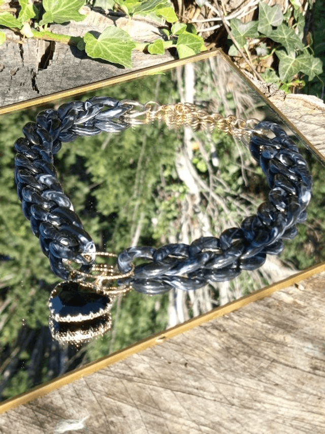 Collier en grosses mailles en acrylique Kaala coeur noir