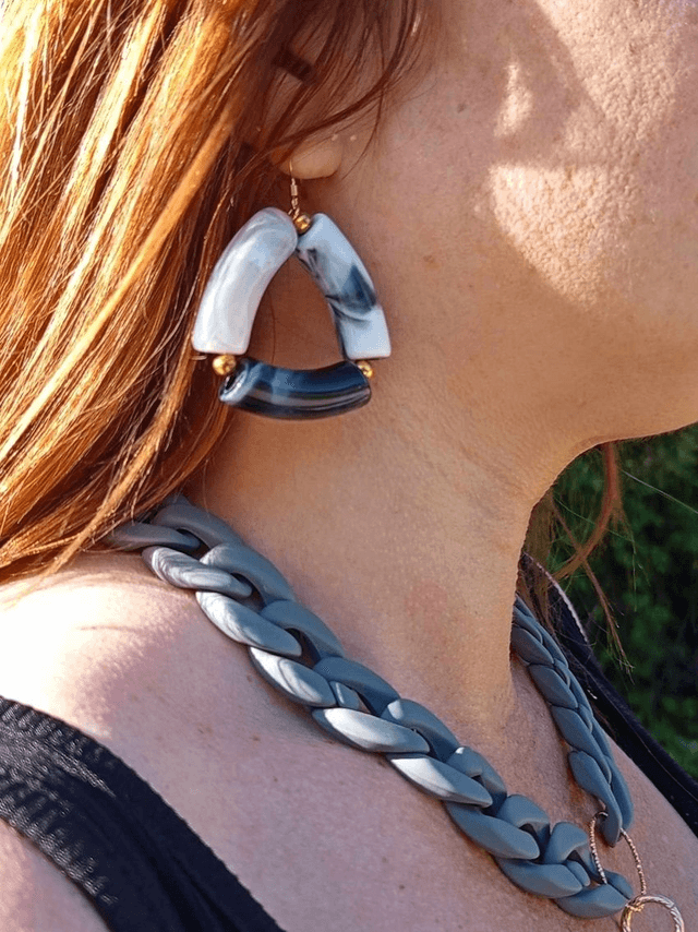 Collier en grosses mailles en acrylique Sletee coeur noir 