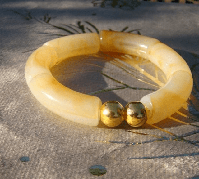 Bracelet perles tubes incurvées acryliques marbrées Khazaana Jaune