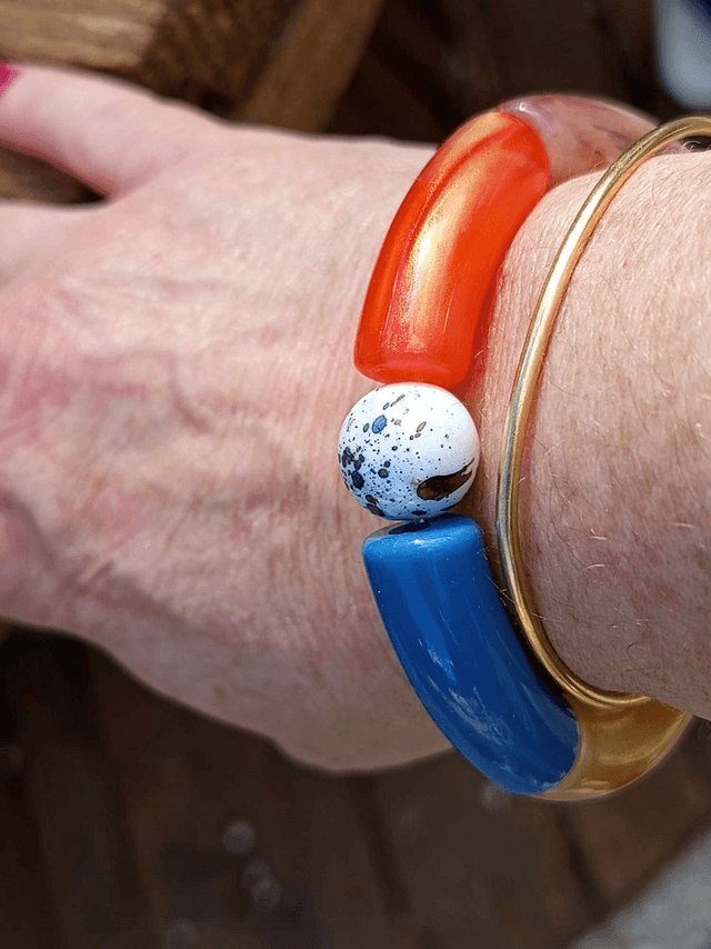 Bracelet perles tubes incurvées acrylique Uma Agniya