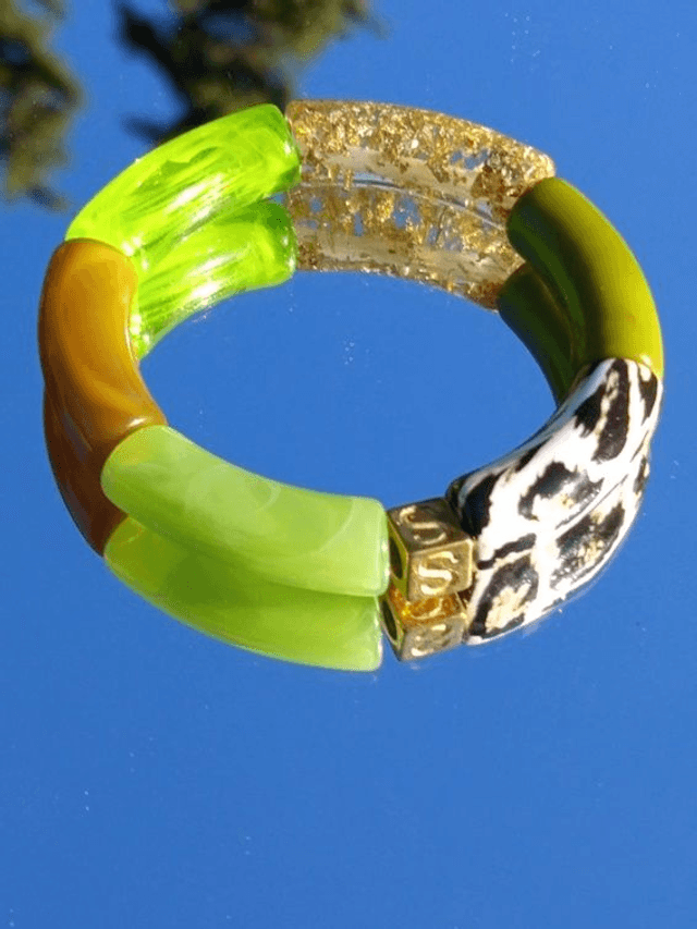Bracelet jonc perles tubes acrylique léopard Indrani Hara