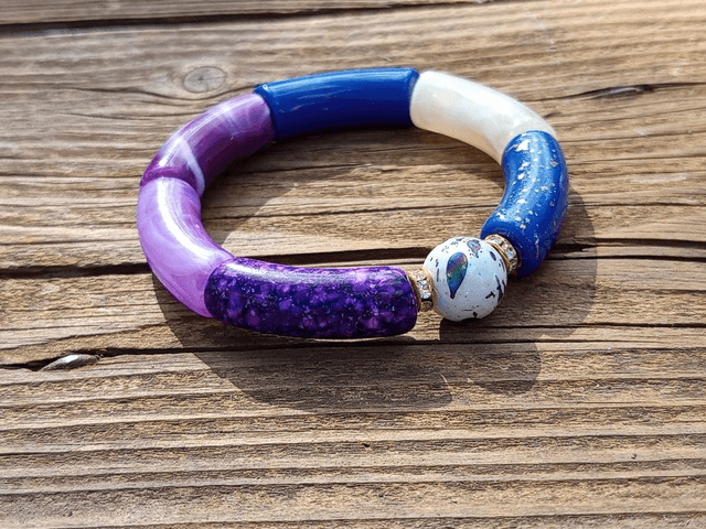 Bracelet perles tubes incurvées acrylique Uma Raaka