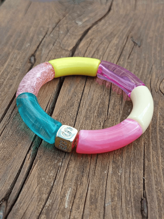 Bracelet perles tubes incurvées acrylique Anjali Gulabee Mithas