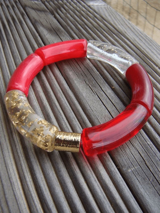 Bracelet perles tubes incurvées Chandra Maanik rouge et paillettes