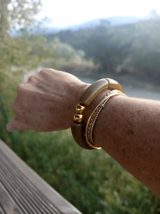 Bracelet perles tubes incurvées unies Khazaana Savaana