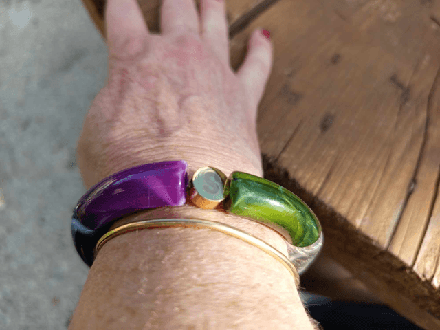 Bracelet perles tubes incurvées acrylique Anjali Mohini