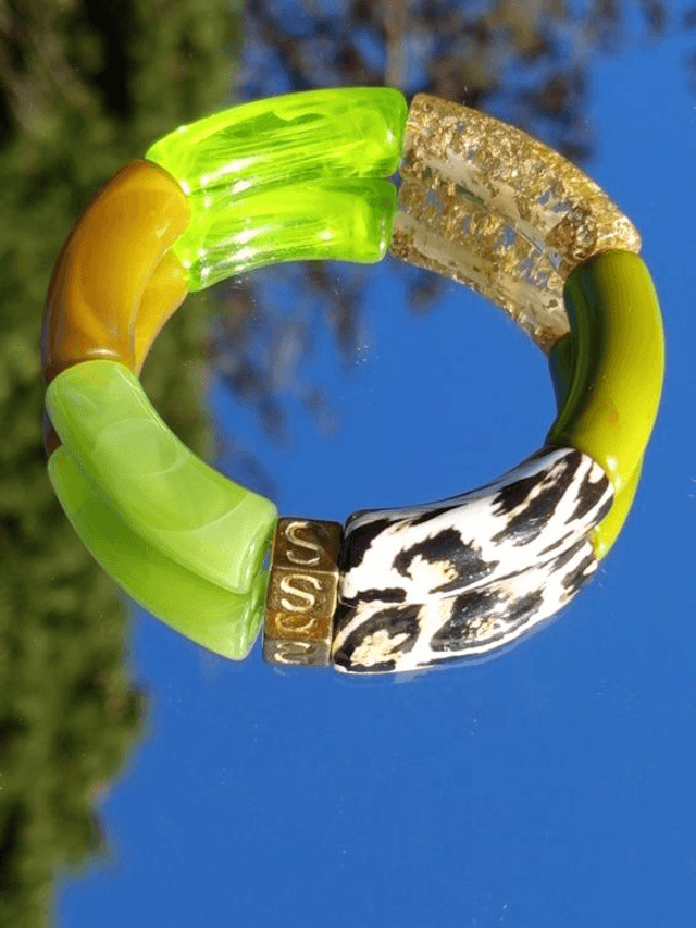 Bracelet jonc perles tubes acrylique léopard Indrani Hara