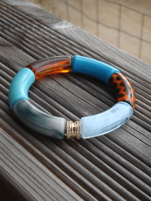 Bracelet jonc perles tubes acrylique léopard Indrani Neela