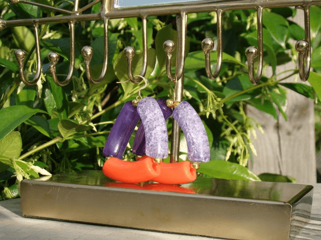 Boucles d'oreilles perles tubes  incurvées craquelées  Daraar Bainganee