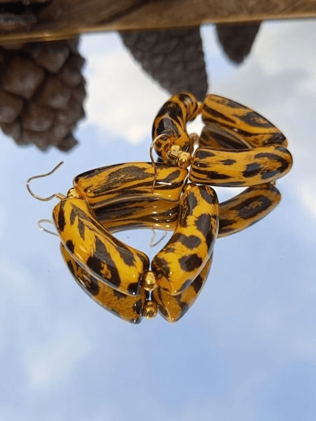 Boucles d'oreilles perles tubes incurvées Indrani Jiraaph
