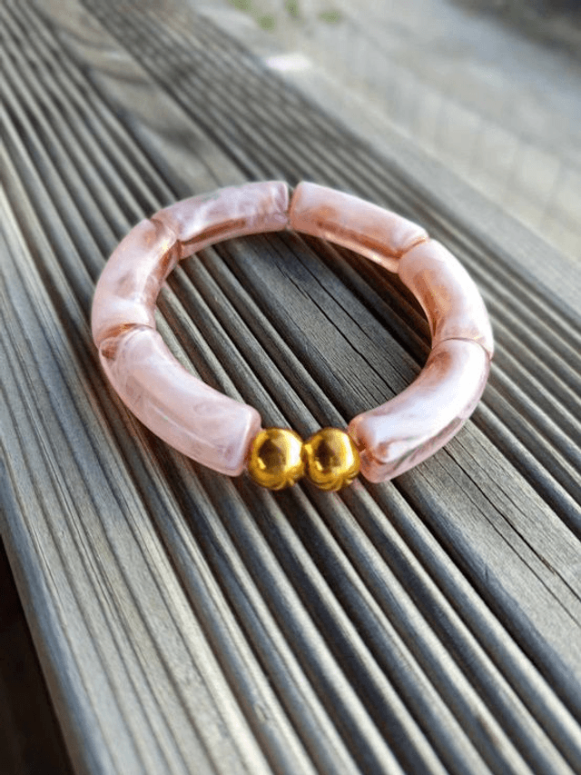 Bracelet perles tubes incurvées acryliques marbrées Khazaana marron