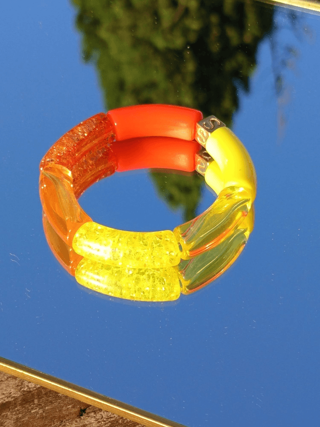 Bracelet perles tubes incurvées acrylique Anjali Surya