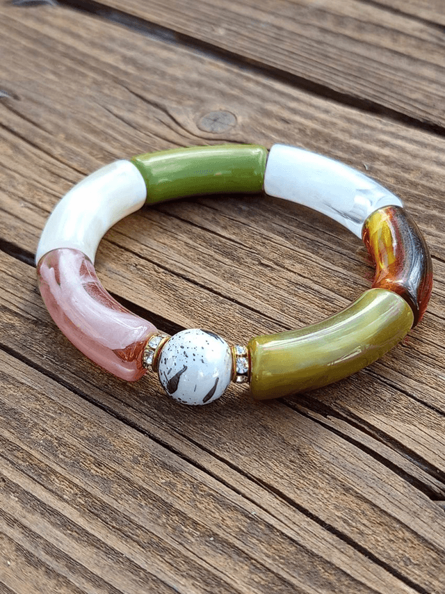 Bracelet perles tubes incurvées acrylique Uma Vana