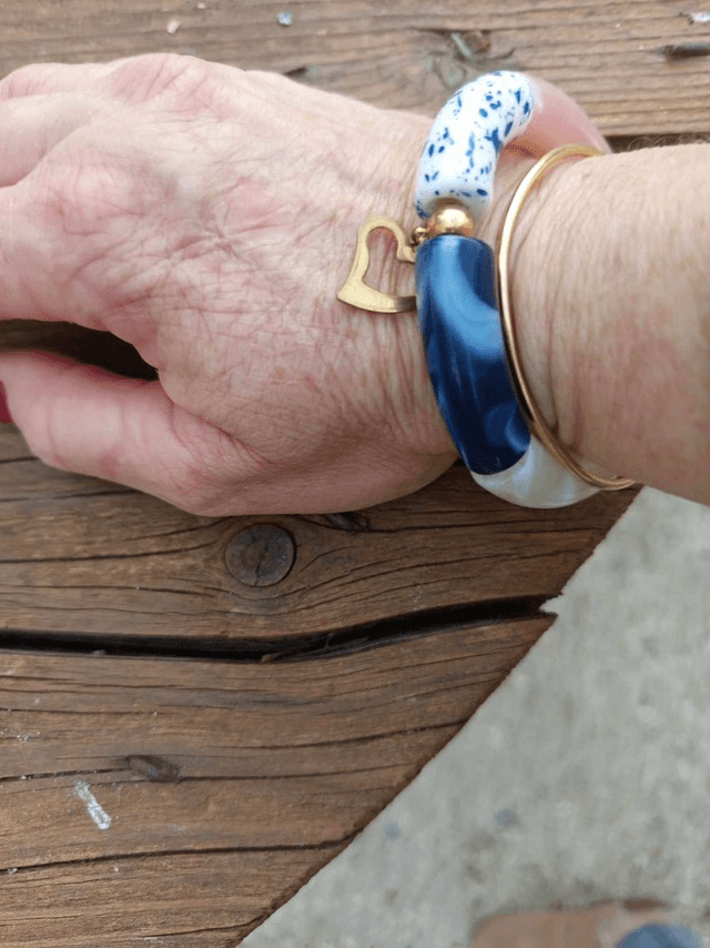 Bracelet jonc perles tubes incurvées Mohana Neela Gulaabee