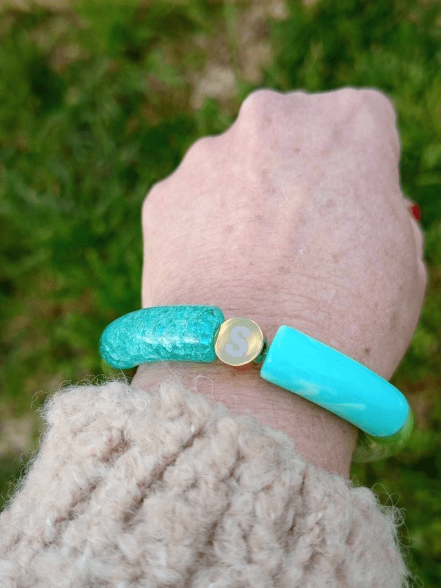 Bracelet perles tubes incurvées acrylique Anjali Neele Hare