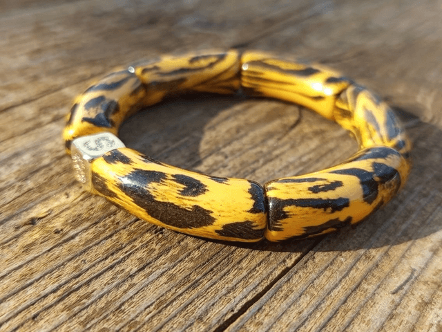 Bracelet jonc perles tubes acrylique léopard Indrani Jiraaph N°2