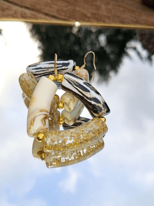 Boucles d'oreilles perles tubes incurvées Indrani Bagh Ki Chamak