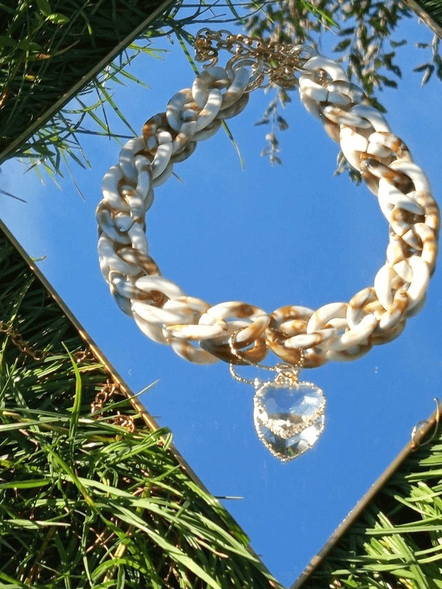 Collier en grosses mailles en acrylique Savaana coeur blanc