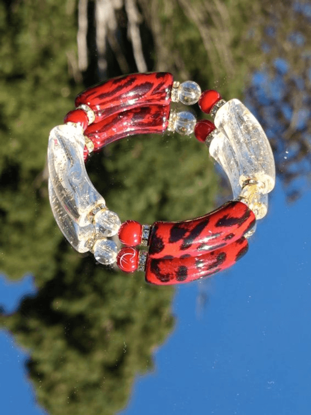 Bracelet perles tubes Arya Indrani léopard rouge et paillettes or
