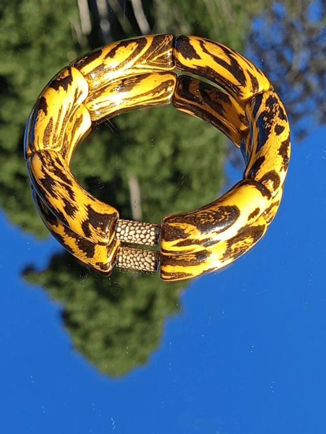Bracelet jonc perles tubes acrylique léopard Indrani Jiraaph N°1