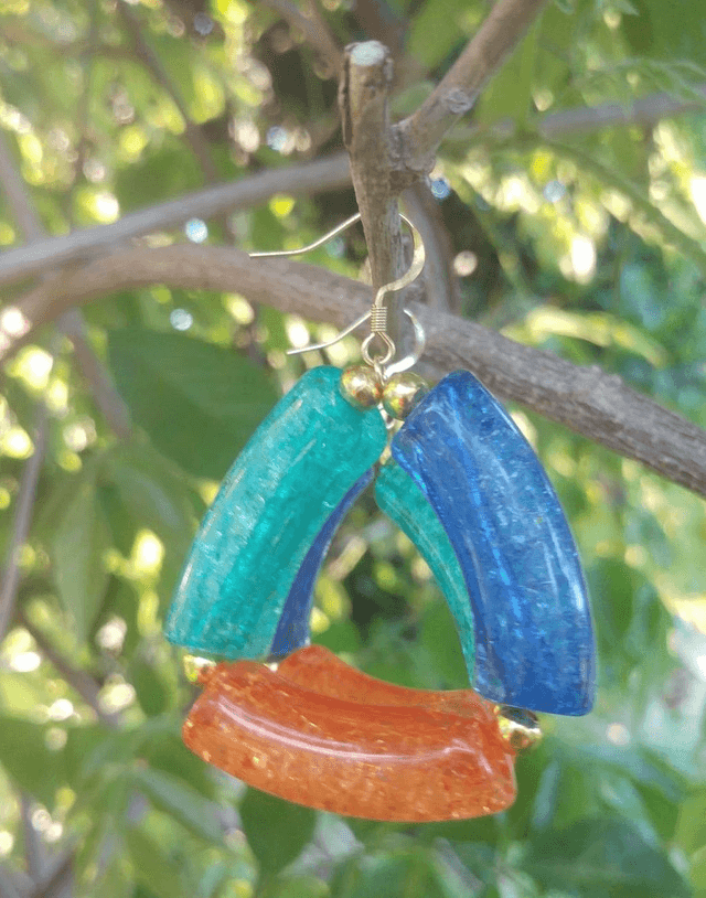 Boucles d'oreilles perles tubes incurvées craquelées Daraar Kaddoo