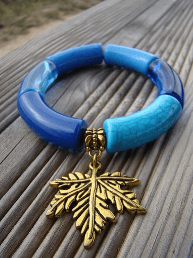Bracelet perles tubes incurvées Mohana Neela breloque feuille d'érable