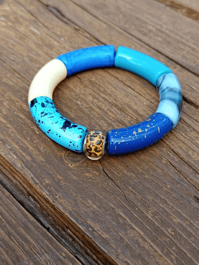 Bracelet perles tubes incurvées acrylique Jaya Neela