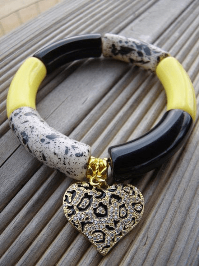 Bracelet perles tubes incurvées Mohana Peela breloque coeur