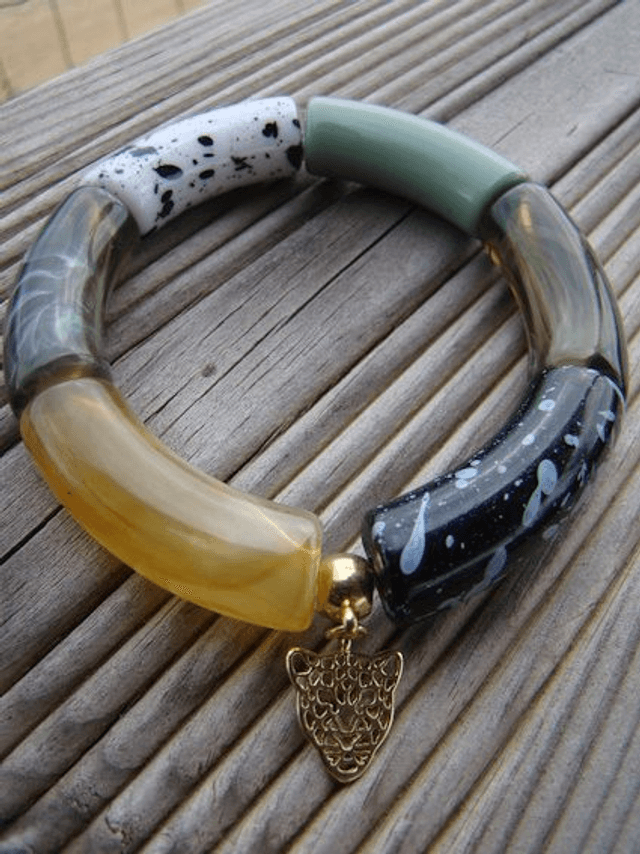 Bracelet perles tubes incurvées Mohana kaary breloque tête léopard