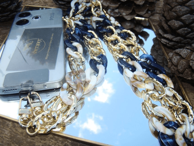 Bijou de téléphone gros maillons en  acrylique Neela Ratna