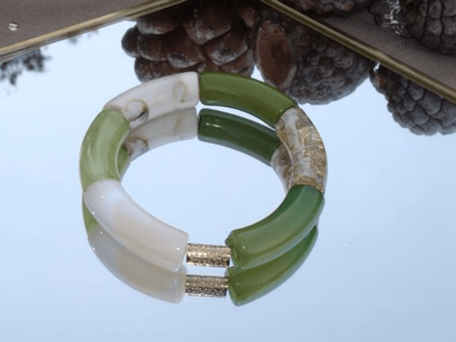 Bracelet perles tubes incurvées Chandra Harit vert clair feuilles d'or