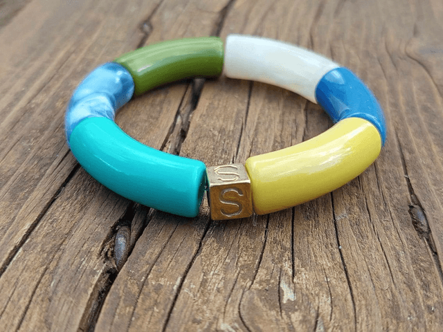 Bracelet perles tubes incurvées acrylique Anjali Peele Neele 