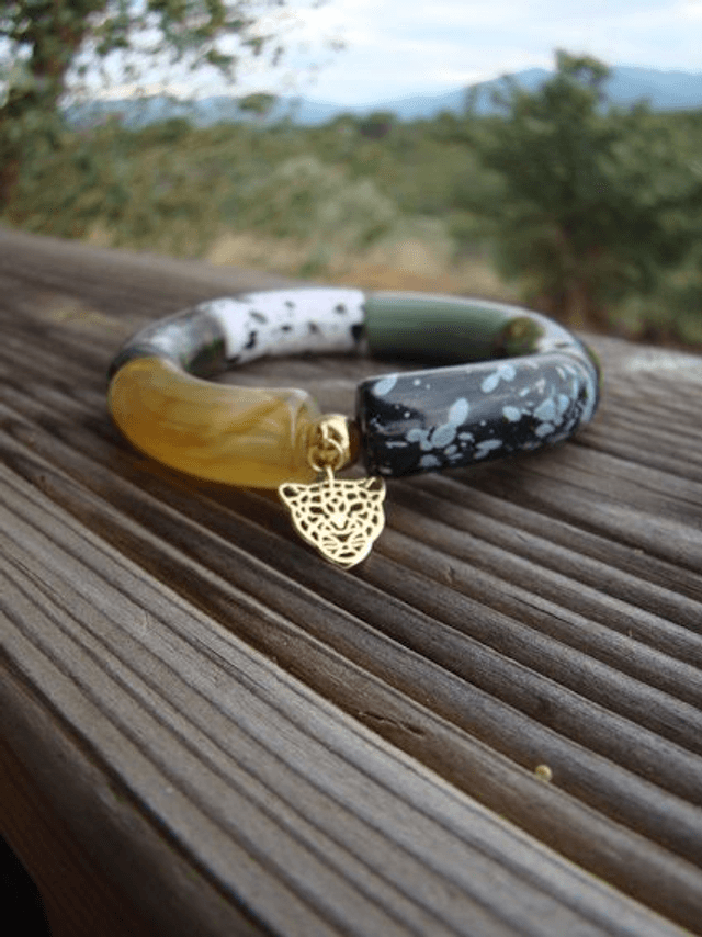 Bracelet perles tubes incurvées Mohana kaary breloque tête léopard