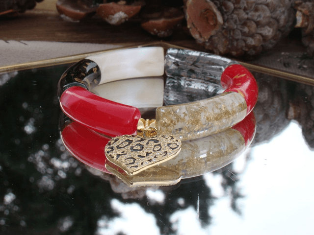 Bracelet perles tubes incurvées Mohana Maanik breloque coeur