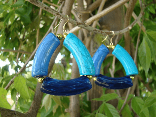 Boucles d&#039;oreilles perles tubes incurvées Toot Gaya Neela